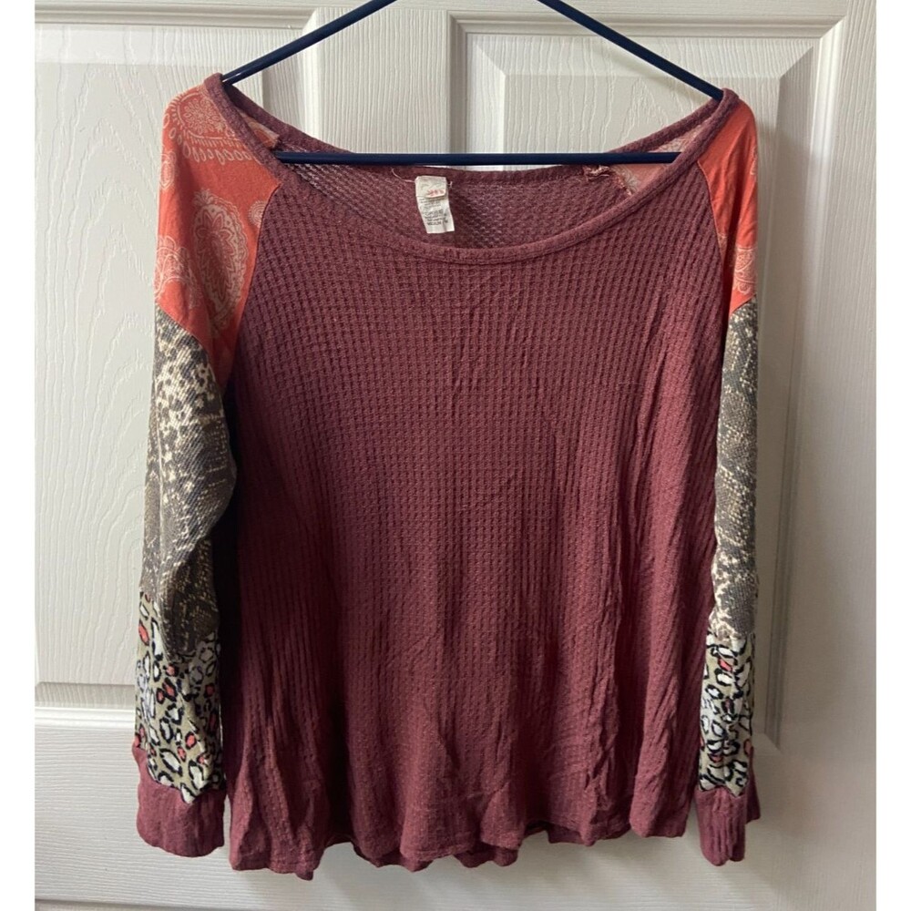 7th Ray Top Waffle Knit Tee Round Neck Burgundy Paisley Sleeves